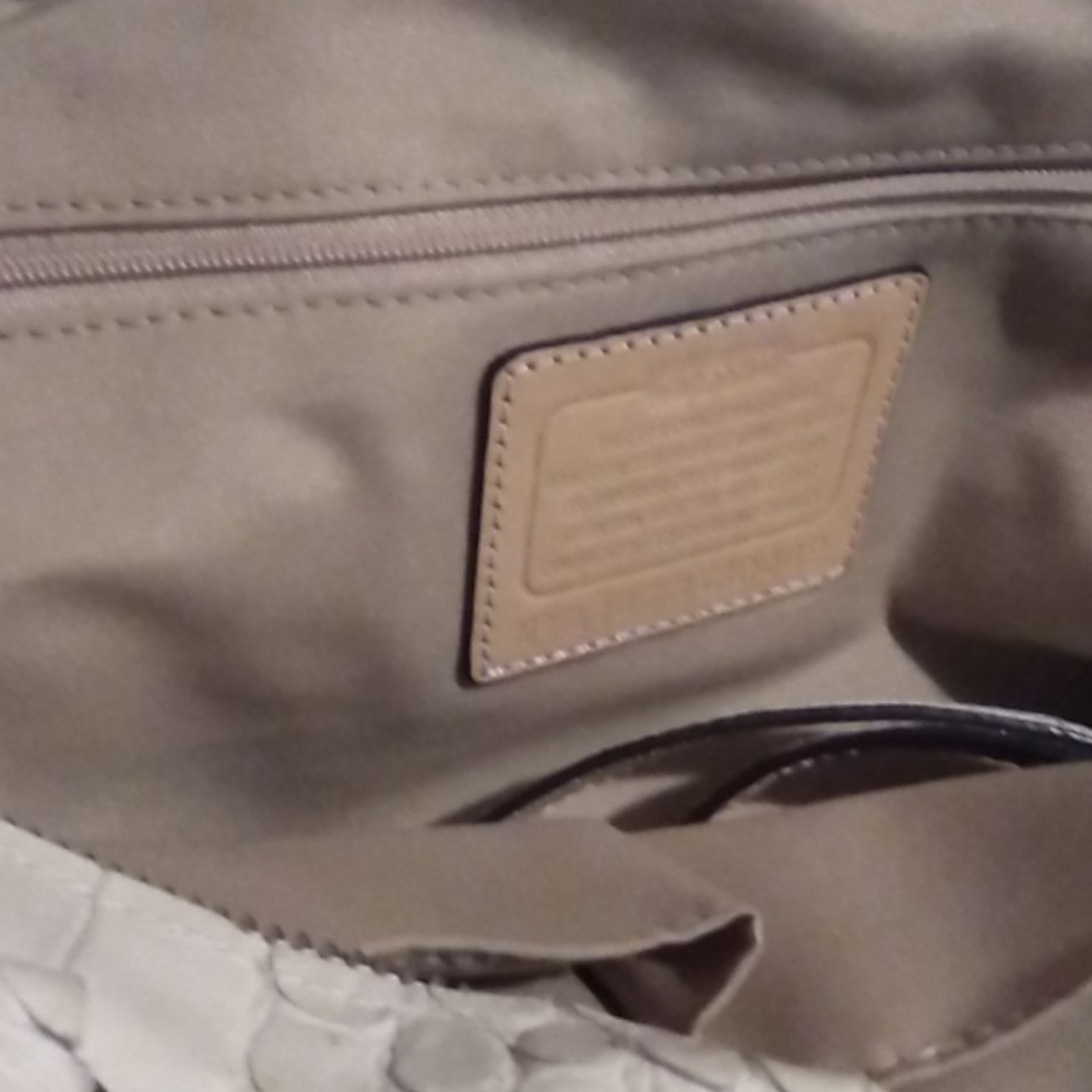 COPY - Coach Croc Embossed Bleeker - Picture 11 of 12